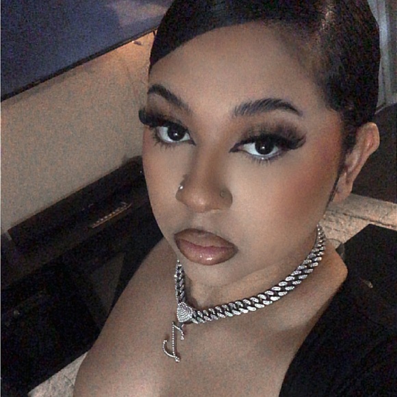 Meet your Posher, Ziambria - Picture 1 of 1